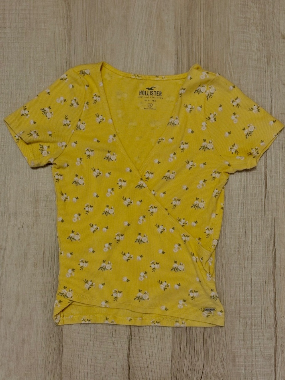 Hollister Must Have Collection Butter Yellow Floral Baby Tee Cropped Size S